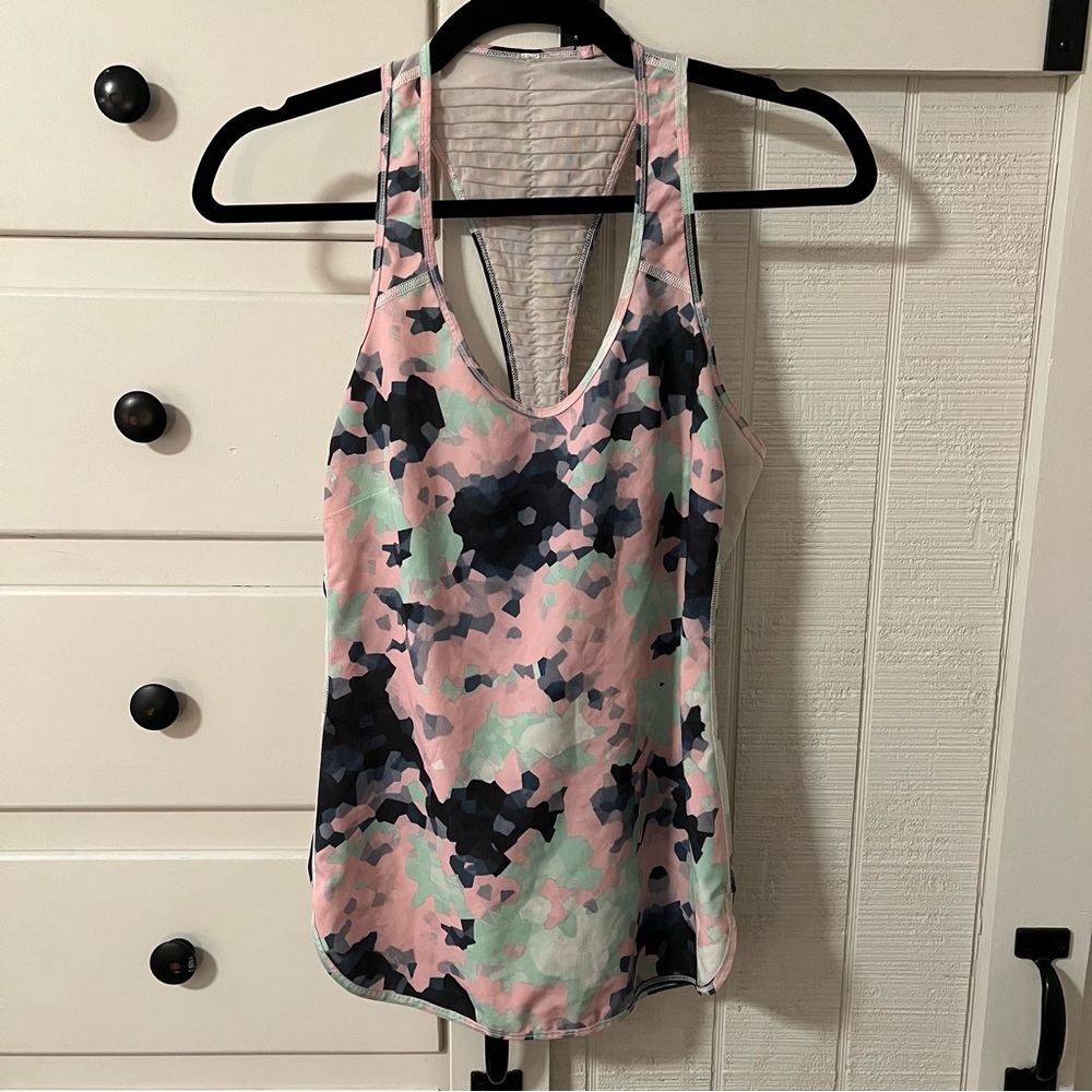 Lululemon patterned work out tank (4 or 6)